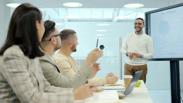 インサイドセールスの新人研修｜入社から独り立ちまでのカリキュラムと進め方