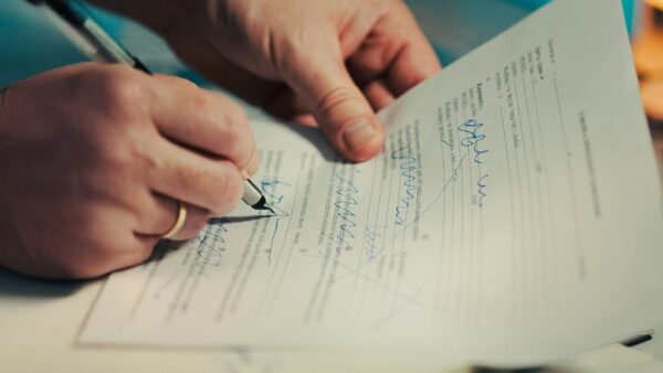 営業代行の契約書で確認すべきポイント｜成果の定義・解約条件・データの扱い